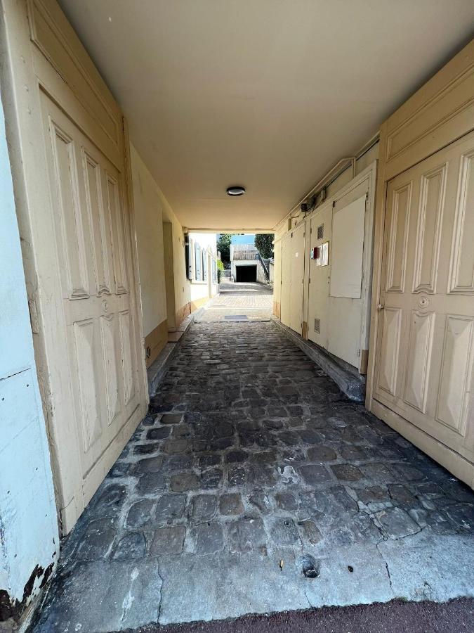 Nuiteejour Versailles Cyr L'ecole Apartment Saint-Cyr-l'Ecole