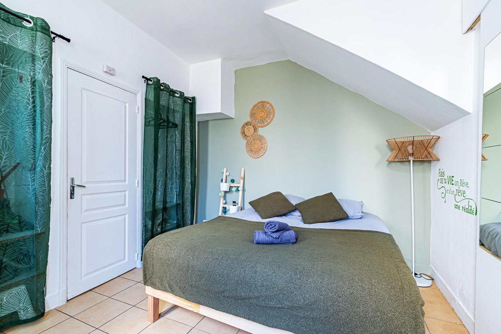 Nuiteejour Versailles Cyr L'ecole Apartment Saint-Cyr-l'Ecole