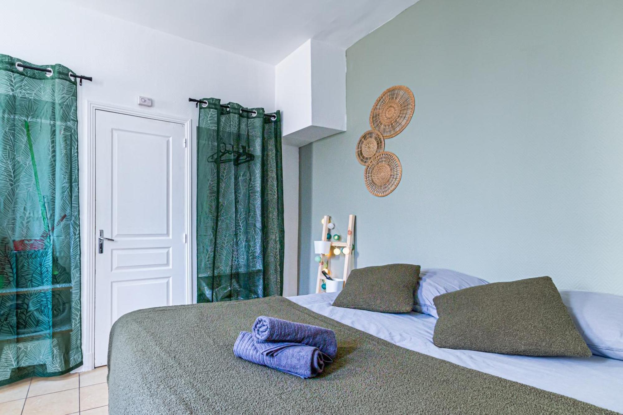 Apartment Nuiteejour Versailles Cyr L'ecole Saint-Cyr-l'Ecole