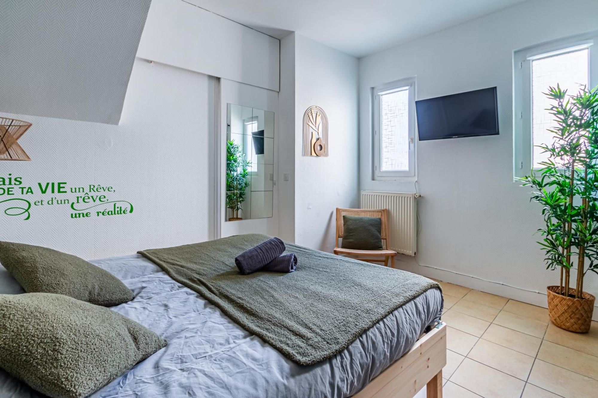 Nuiteejour Versailles Cyr L'ecole Apartment