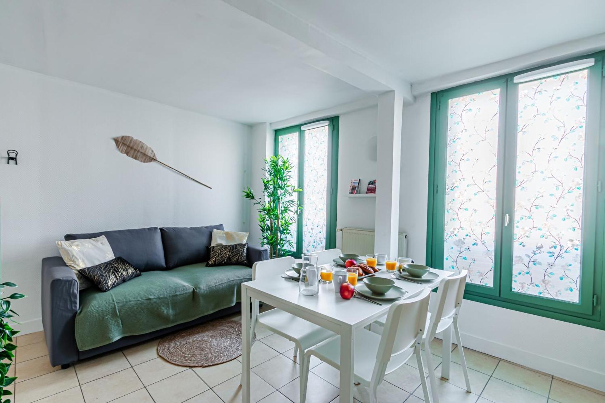 Nuiteejour Versailles Cyr L'ecole Apartment Saint-Cyr-l'Ecole