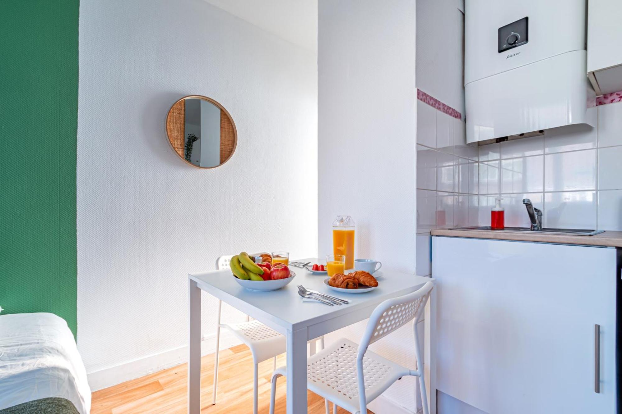 Apartment Nuiteejour Versailles Cyr L'ecole Saint-Cyr-l'Ecole
