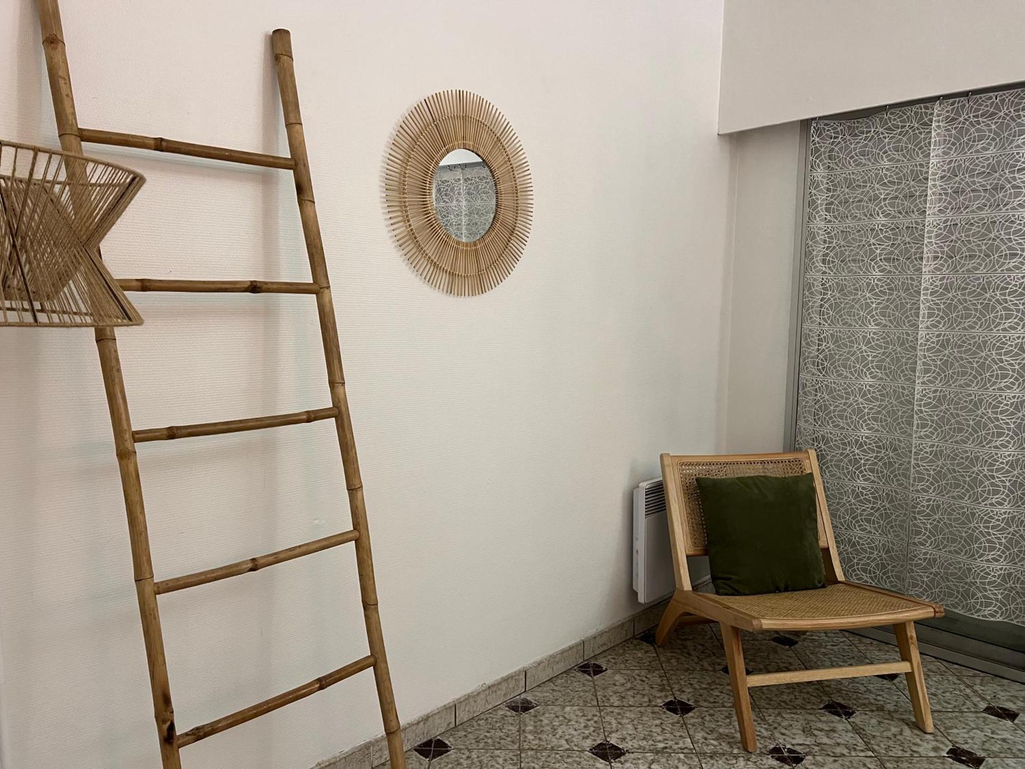 Apartment Nuiteejour Versailles Cyr L'ecole Saint-Cyr-l'Ecole